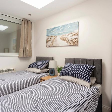 Beautiful 2 Bed Apartment Just Steps To The Beach Уэймут Экстерьер фото