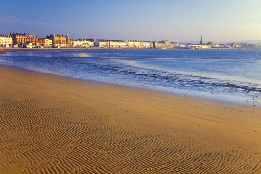 Beautiful 2 Bed Apartment Just Steps To The Beach Уэймут Экстерьер фото